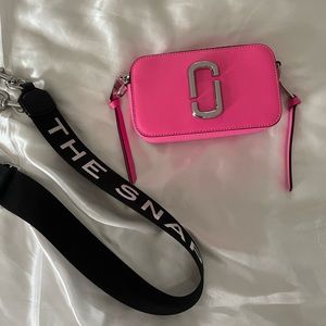 Authentic Hot pink Marc Jacobs Snapshot bag